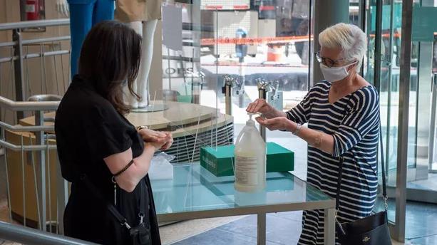 罚款|法国封闭公共场所强制戴口罩 违者罚款135欧元