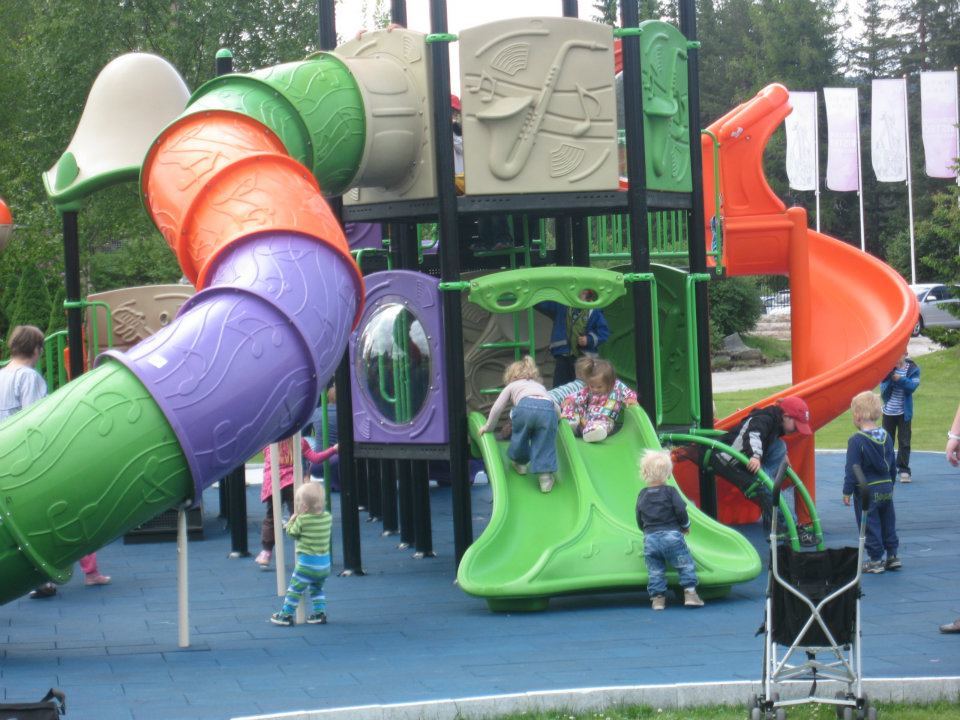 新款户外组合滑梯要投资多少钱?适合小城市创业吗?