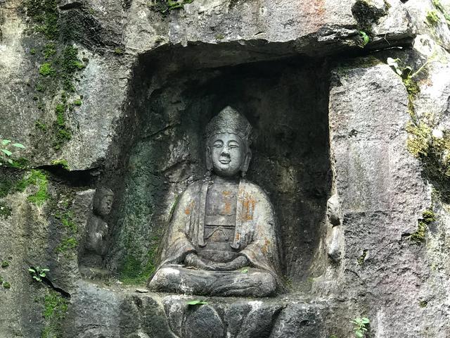 杭州旅游完才知道 传说中的飞来峰上并无千寻塔 山低林茂不会有浮云遮望眼 腾讯新闻