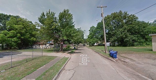 美国_社会|美国女子嫌男友不与她吵架将其一枪打倒，网友：他若真吵下场更惨