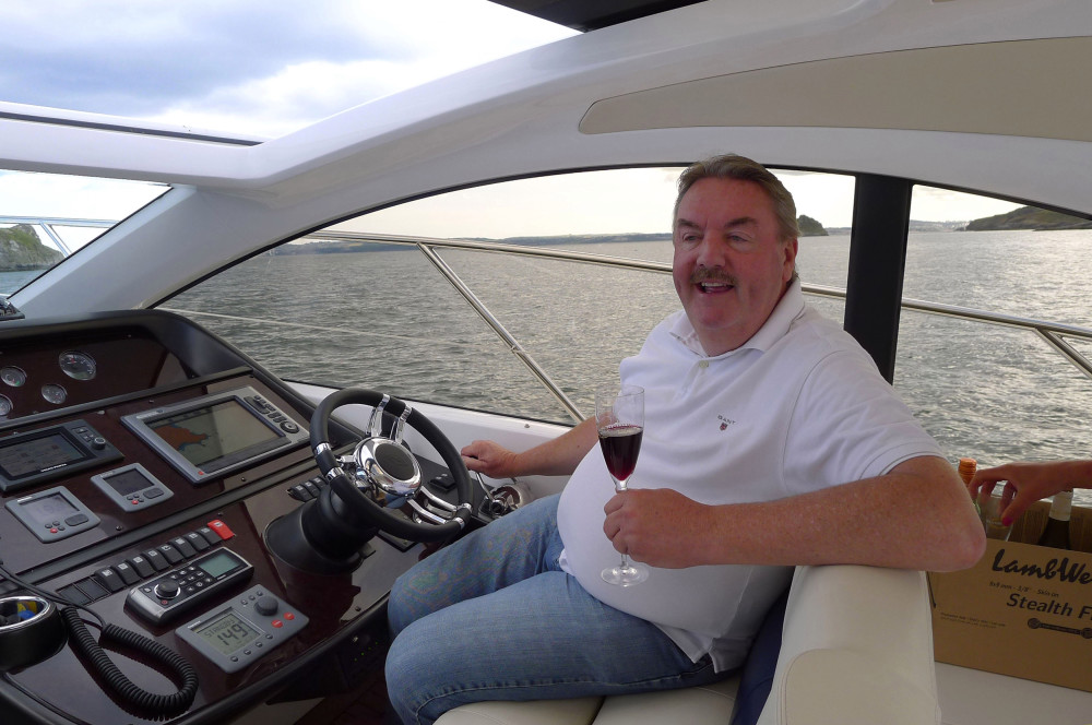 詹姆斯·麦考密克|男子卖假货导致上千人死亡，他却狂赚4.3亿过上奢侈生活