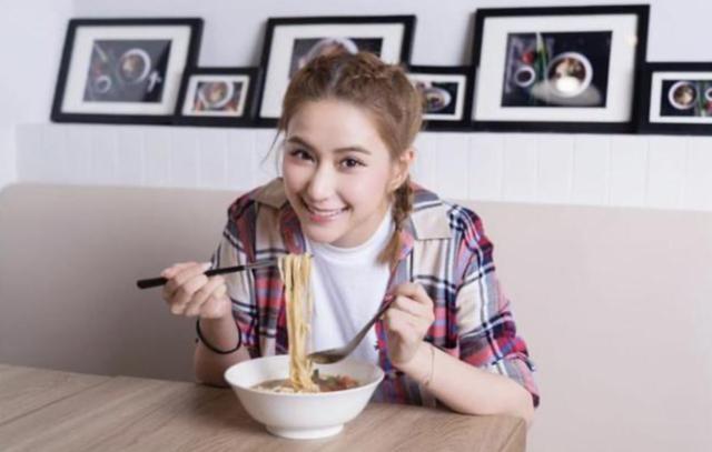 何超莲|何超莲感叹生意难做，两家食肆半年亏损200万，逆境中还遭业主加租