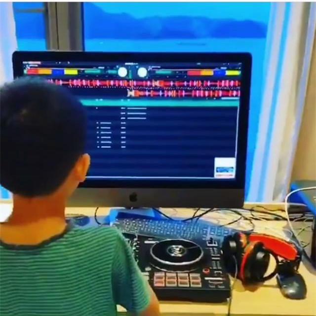 陈小春|山鸡哥也认怂？陈小春晒Jasper打碟视频，被网友狂喷，直呼马上走