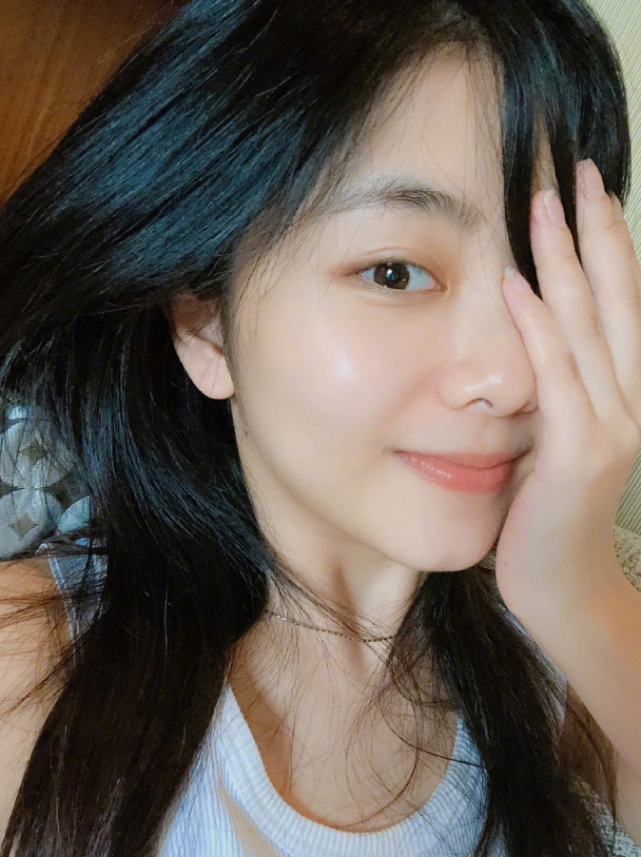 谭松韵素颜照被疯传当照片放大十倍后这皮肤状态确定30岁