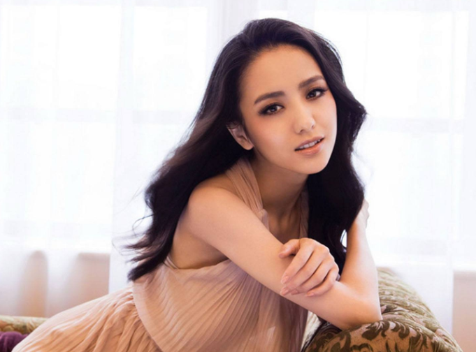 三十而已|《三十而已》开播，童瑶靠这个曾被佟丽娅拒绝的角色火了