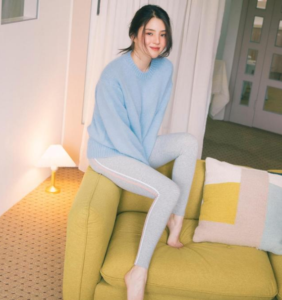 夫妇的世界中最美小三25岁女星韩素希为母亲欠钱不还一事道歉