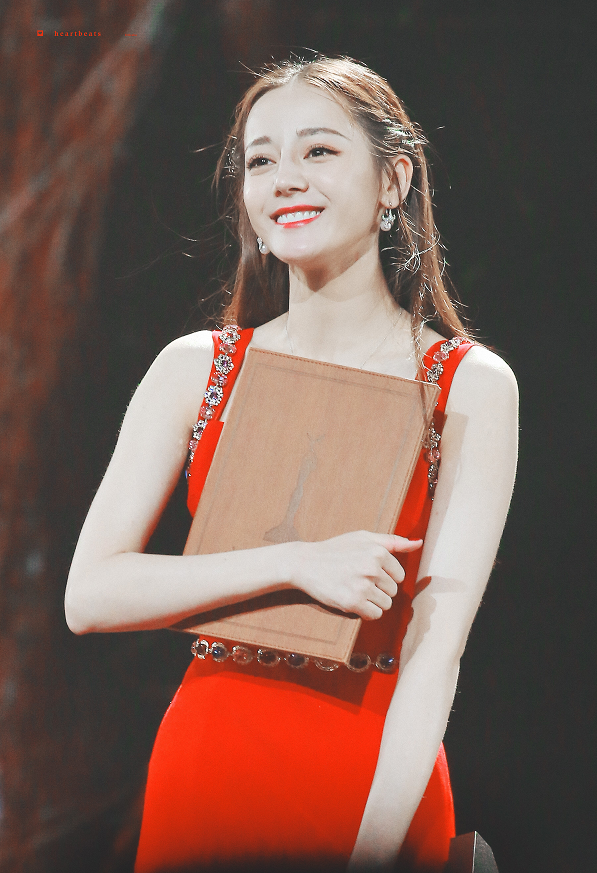 迪丽热巴|金鹰奖开启网络投票，杨幂baby宋茜争视后，杨紫热巴赵丽颖均无缘