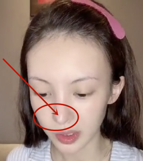 金晨素颜拍视频不料被翘起的鼻头抢镜还是化妆更好看