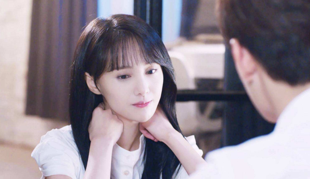 郑爽|郑爽的二手水杯卖2500元被质疑，随后发文回怼营销号