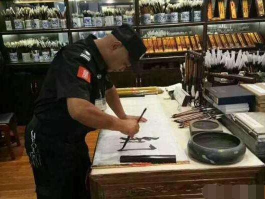 书法|保安大叔写得一手精妙的欧楷，法度严谨，被誉为书坛“扫地僧”