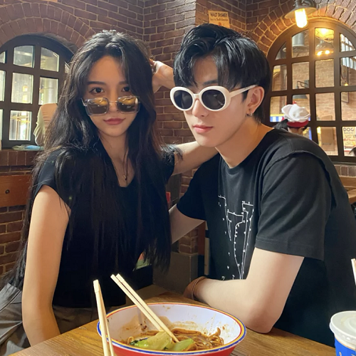 艾比官宣恋情了两人动作很亲密长相却酷似韩安冉前男友