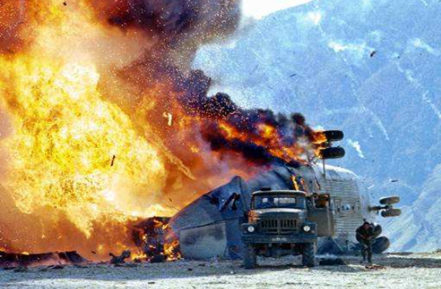 数万瓶伏特加被炮弹炸毁,俄军动用所有兵力,半小时歼灭上千人