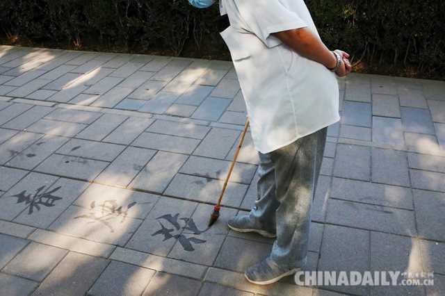 北京景山公园|北京应急响应调为三级 市民晨练健身忙