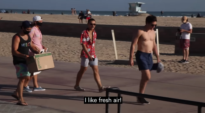 美国_社会|烧口罩、撕口罩，戴口罩咋就这么难？