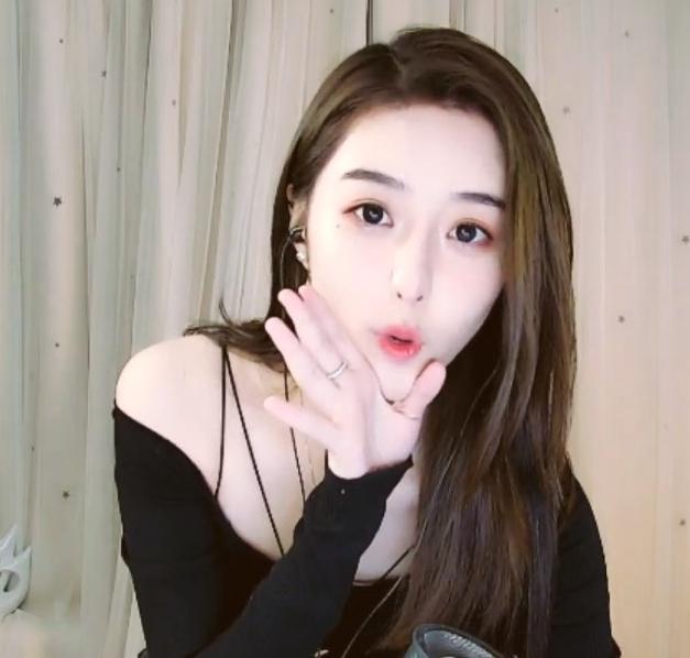 斗鱼最惨女主播?停播反抗欠薪,榜1:你公会倒闭了