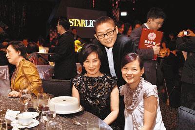 赌王丧礼何超琼同性恋人俞琤没去吊唁两人多年恋情已经告吹