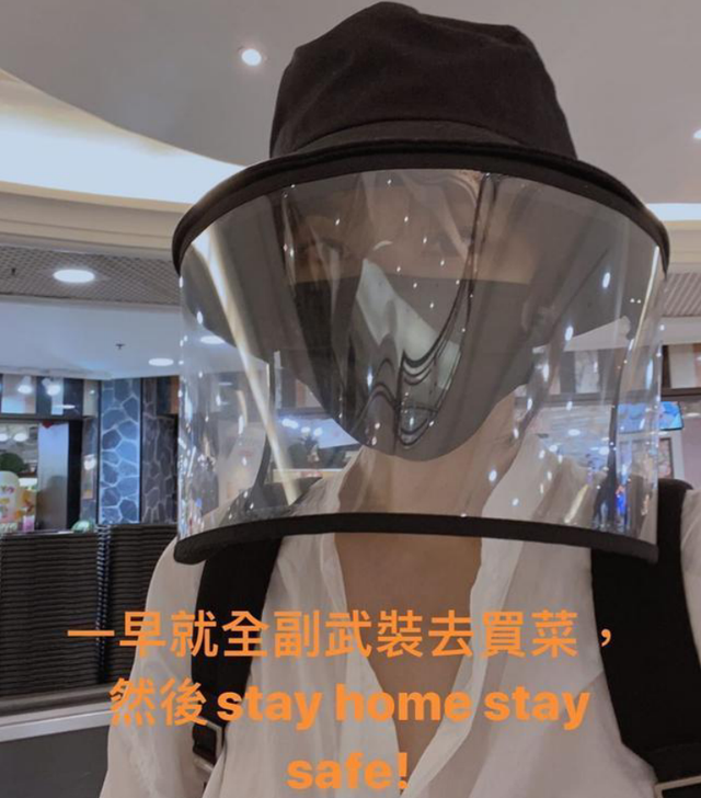 吴佩慈|吴佩慈低价出租豪宅后亮相，孤身一人全副武装上街买菜，超接地气