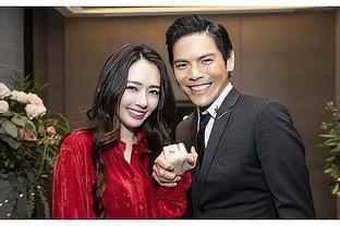 吴佩慈|吴佩慈低价出租豪宅后亮相，孤身一人全副武装上街买菜，超接地气