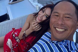 吴佩慈|吴佩慈低价出租豪宅后亮相，孤身一人全副武装上街买菜，超接地气