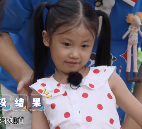 杨颖|难怪粉丝一直想让baby增肥，当她与6岁小孩同框，腿围太真实