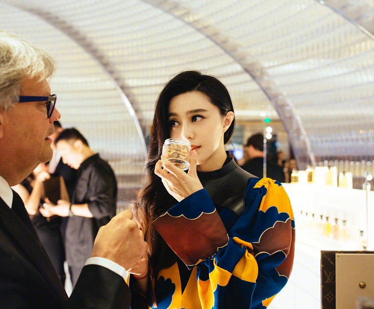 范冰冰|范冰冰大胆挑战女团造型，染绿发画烟熏妆，网友：准备选秀复出？