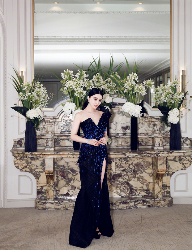 范冰冰|范冰冰大胆挑战女团造型，染绿发画烟熏妆，网友：准备选秀复出？