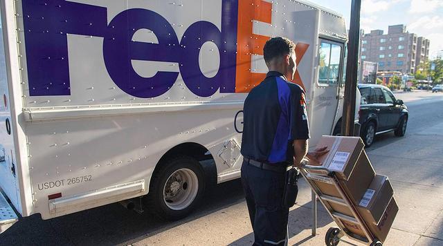 新泽西州|“开门！送快递！”美国联邦法官在家中遭快递小哥枪击 儿子惨死