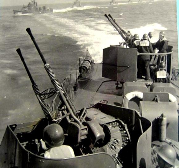 1974年西沙海战艇长下令撞击敌舰战士拼死堵漏用手榴弹还击