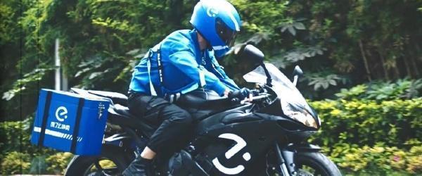 王一博|王一博嘴瓢把西瓜念成黄瓜，怕黑大个子导演陪拍摄，太可爱了