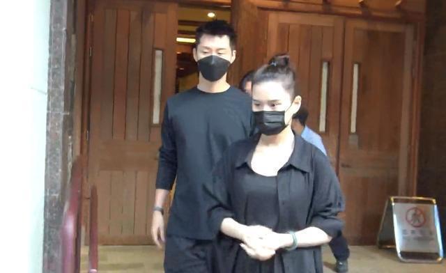 媳妇|送别赌王后儿媳妇首晒2岁女儿，住8亿豪宅贴高级面膜，享受贵族生活