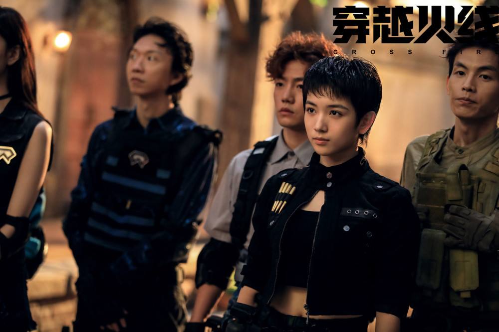 由许宏宇执导,鹿晗/吴磊,代露娃领衔主演的青春热血励志剧《穿越火线