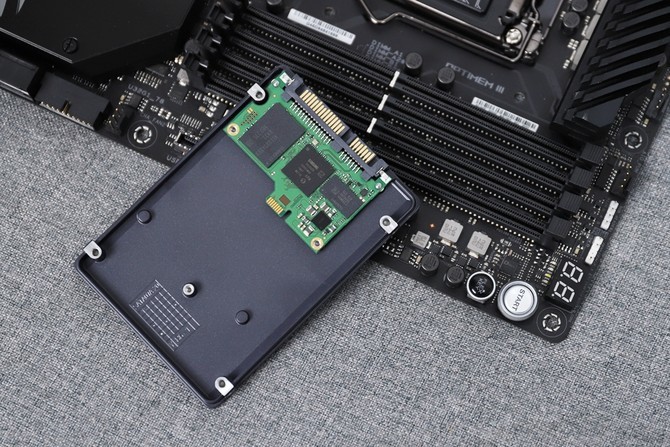 这性能谁敢来一较高下三星870qvo固态2tb评测