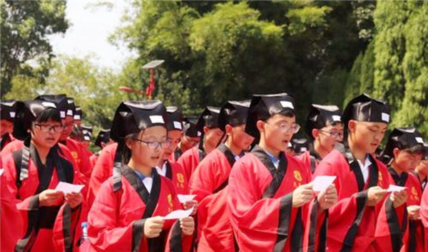 中国姓氏大辞典|湖北一考生因自创霸气姓氏走红，或成全国唯一，众人好奇咋上户口