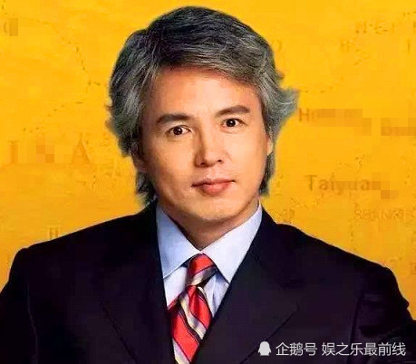 曾是琼瑶剧御用男主,与女演员张庭结为夫妻,儿女双全家庭幸福