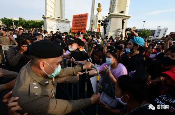 泰国_时政|泰国示威游行大爆发！疫情还没过，数千民众就要赶巴育下台