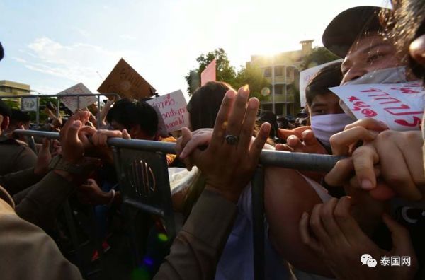 泰国_时政|泰国示威游行大爆发！疫情还没过，数千民众就要赶巴育下台