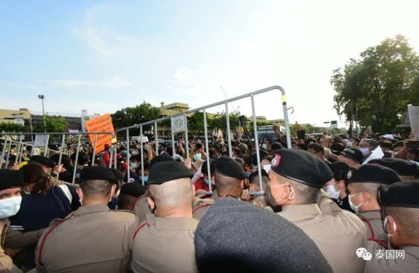 泰国_时政|泰国示威游行大爆发！疫情还没过，数千民众就要赶巴育下台