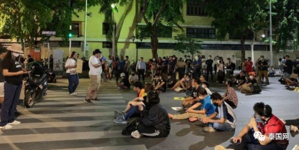 泰国_时政|泰国示威游行大爆发！疫情还没过，数千民众就要赶巴育下台