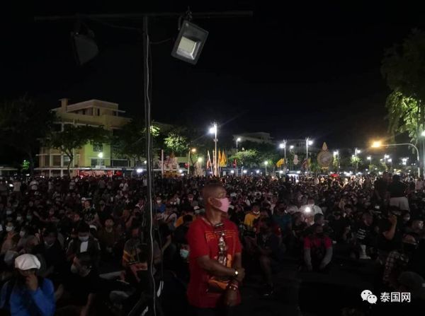 泰国_时政|泰国示威游行大爆发！疫情还没过，数千民众就要赶巴育下台