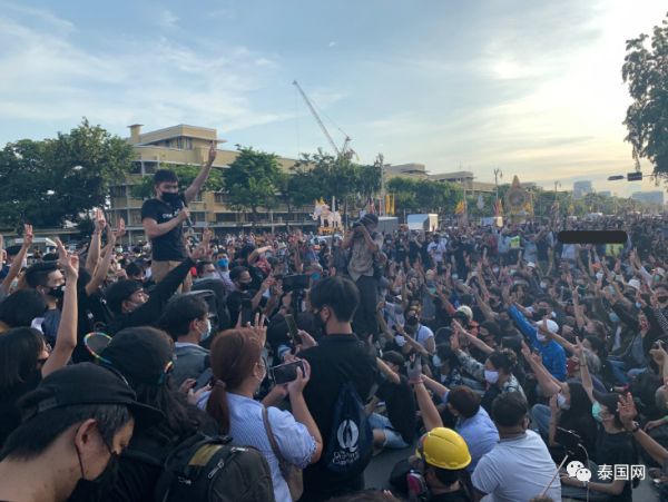 泰国_时政|泰国示威游行大爆发！疫情还没过，数千民众就要赶巴育下台