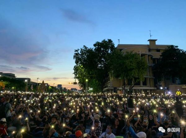 泰国_时政|泰国示威游行大爆发！疫情还没过，数千民众就要赶巴育下台