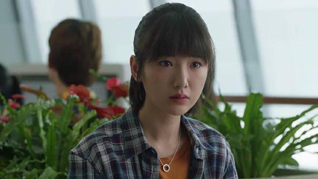 《三十而已》钟晓芹为何嫁给陈屿?女人弱的时候自己都嫌弃自己