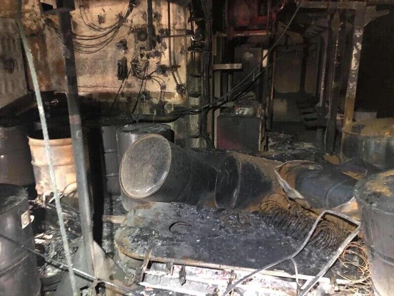 好人理查德|美军准航母被烧惨状公开，舱内温度1200度！海军最高将领登舰后感叹