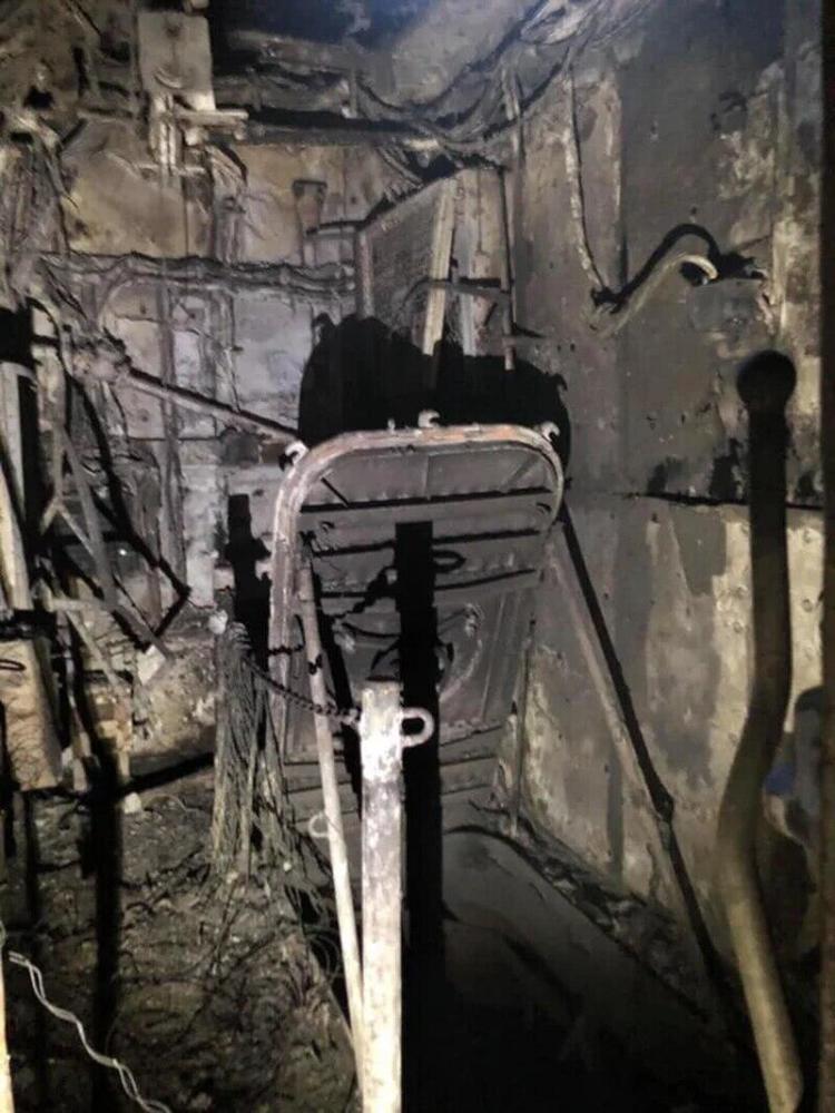 好人理查德|美军准航母被烧惨状公开，舱内温度1200度！海军最高将领登舰后感叹