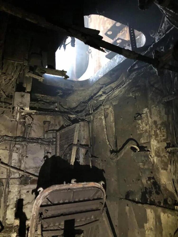 好人理查德|美军准航母被烧惨状公开，舱内温度1200度！海军最高将领登舰后感叹