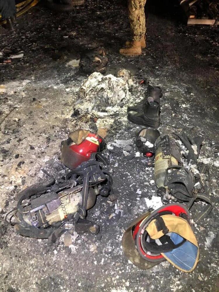 好人理查德|美军准航母被烧惨状公开，舱内温度1200度！海军最高将领登舰后感叹