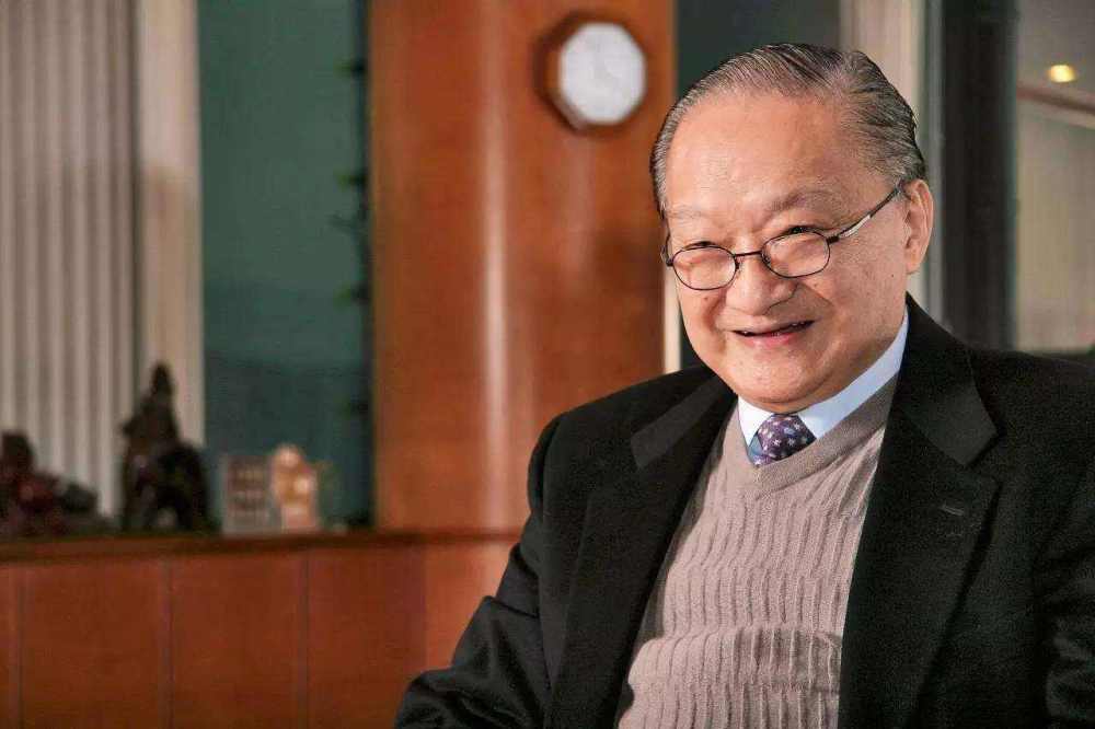 金庸|他是金庸的同学，曾救过金庸一命，出版专著要倒贴钱