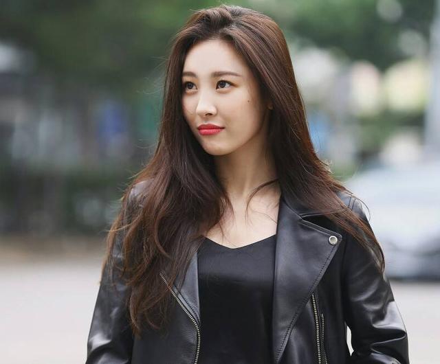 李宣美是showmaker粉丝?身穿队服自拍告白!faker要顶不住了