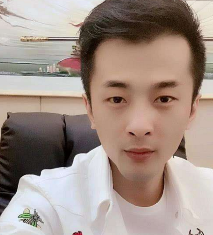 辛巴|辛巴回归脾气依旧不改，在直播间直接开怼：你拿什么跟我比