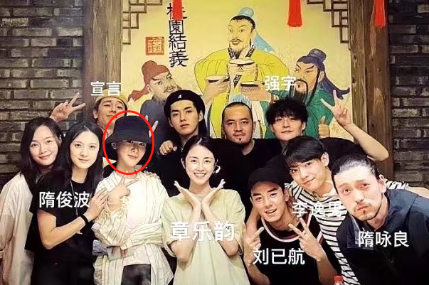 吴亦凡|谁和吴亦凡同框都显“头大”，唯独杨紫不一样，网友：我没眼花吧